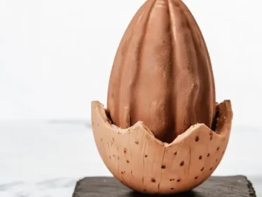 Chocolate egg made with rotating hollow body chocolate equipment