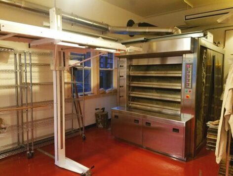 Bassanina deck oven with integrated oven loader